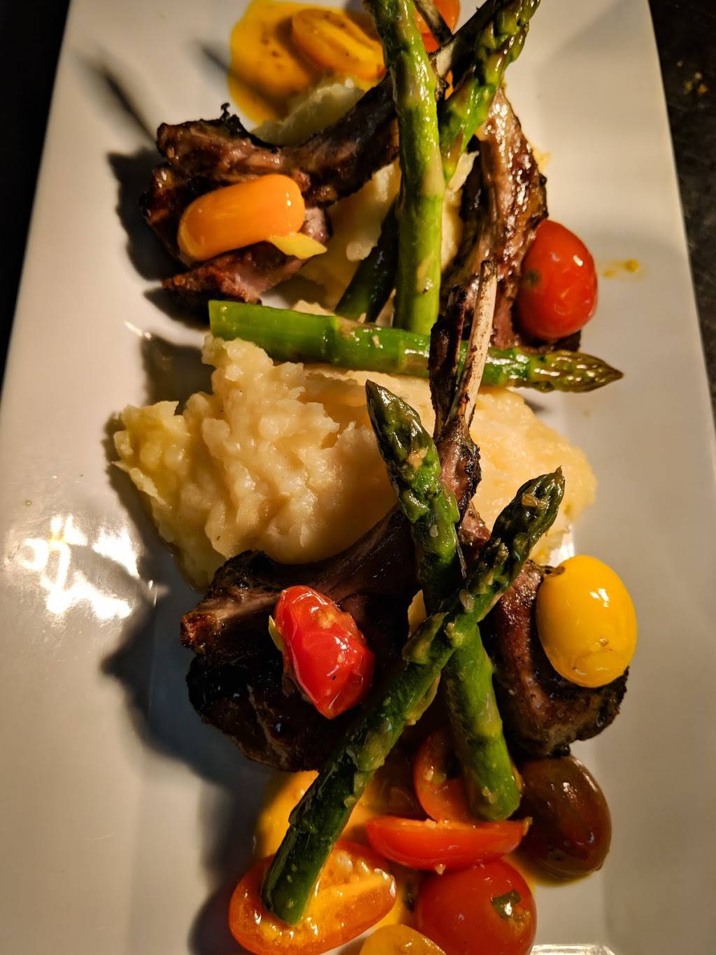 Hamilton Restaurant & Bar | restaurant | 1366 Beacon St, Brookline, MA 02446, USA | 6172320033 OR +1 617-232-0033