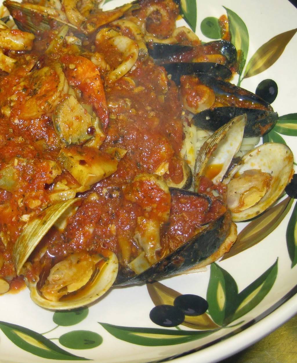 Pompeos Restaurant and Catering | restaurant | 485 W Main St, Branford, CT 06405, USA | 2034883384 OR +1 203-488-3384