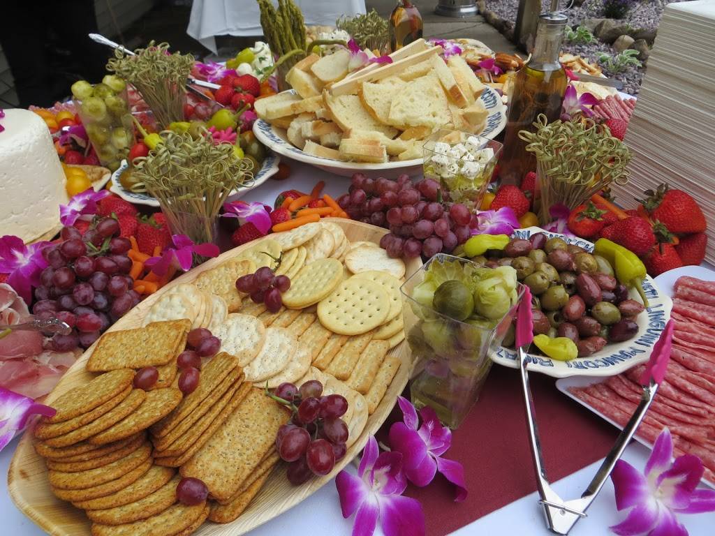 Curious Pig | restaurant | 117 S 5th St, Crystal Falls, MI 49920, USA | 9062827575 OR +1 906-282-7575