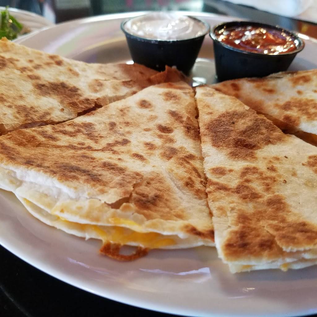 Sports Fanatics Bar & Grille | restaurant | 31640 Vine St, Willowick, OH 44095, USA | 4403470980 OR +1 440-347-0980