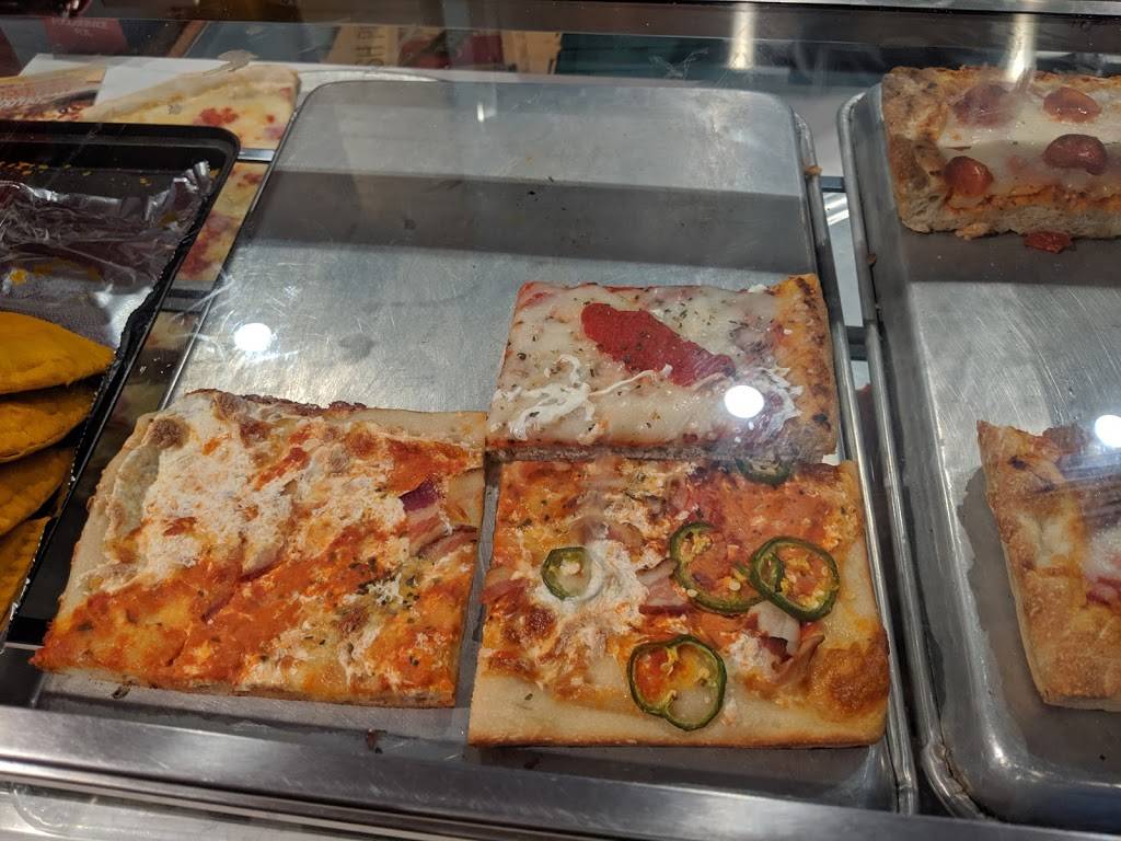 Broadway Slice | restaurant | 3932 Broadway, New York, NY 10032, USA | 6468132214 OR +1 646-813-2214