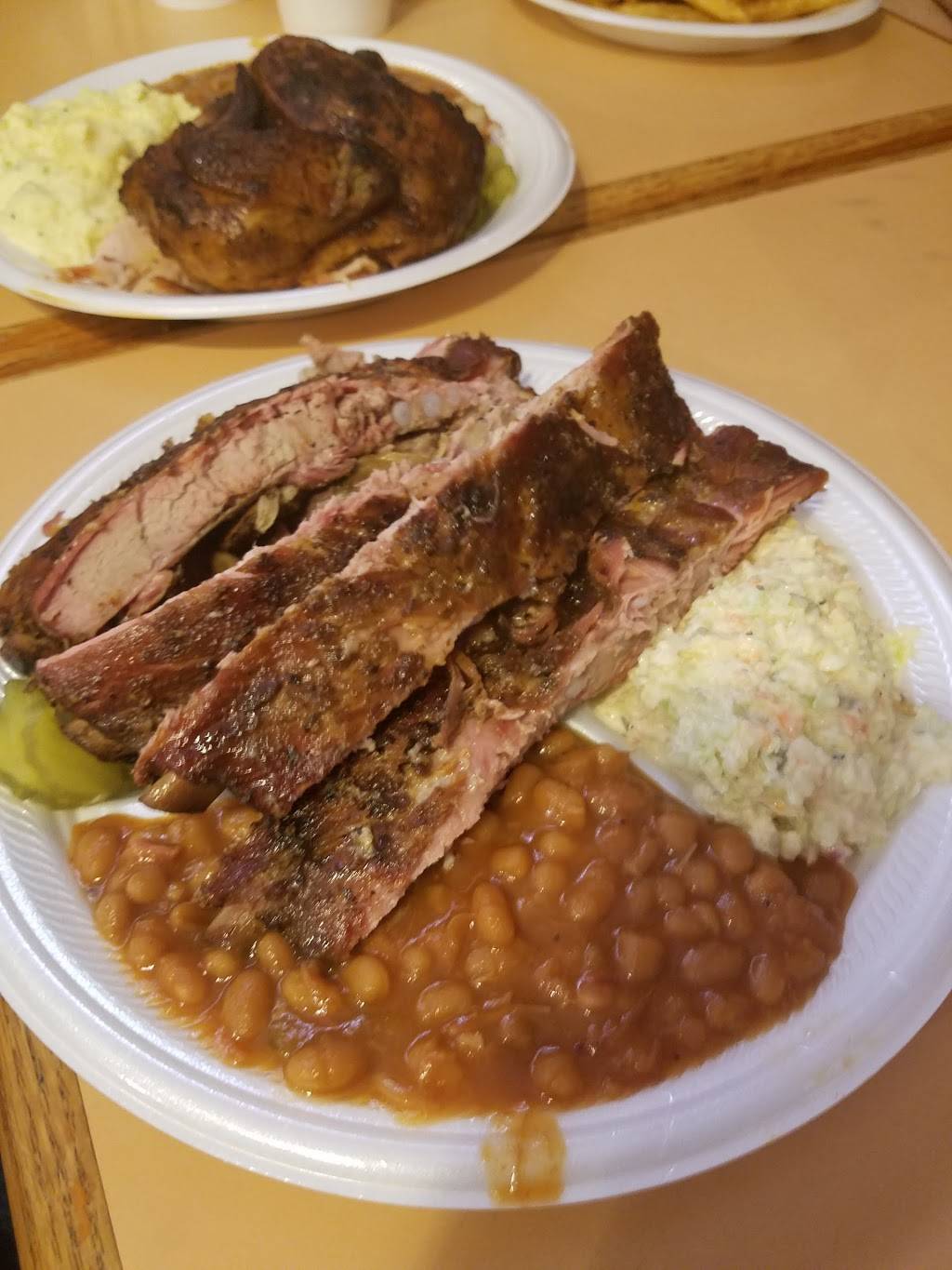Smokin S Bar-B-Que | restaurant | 5826 US-231, Wetumpka, AL 36092, USA | 3345670605 OR +1 334-567-0605