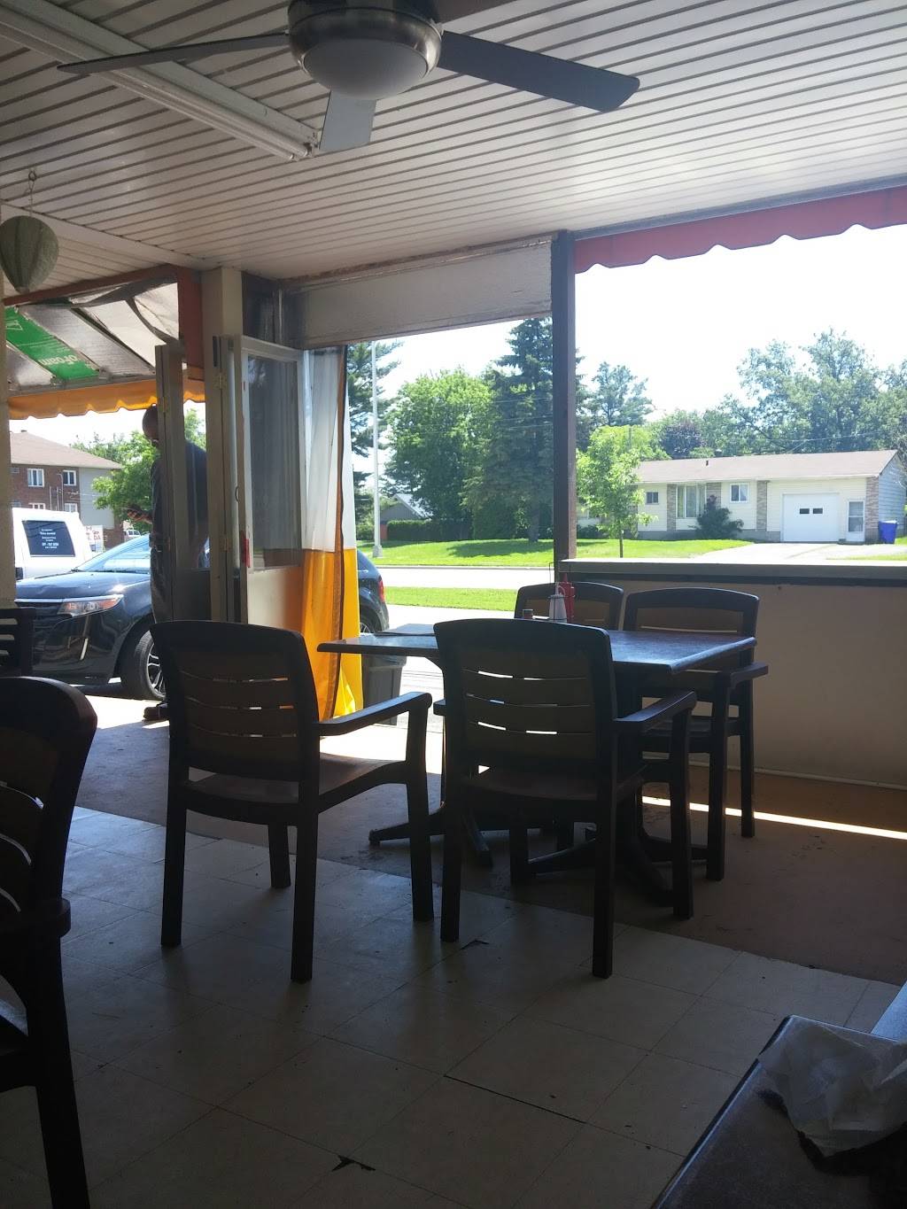 Coco Frites | restaurant | 1195 Boulevard Maloney E, Gatineau, QC J8P 1J1, Canada | 8196630440 OR +1 819-663-0440