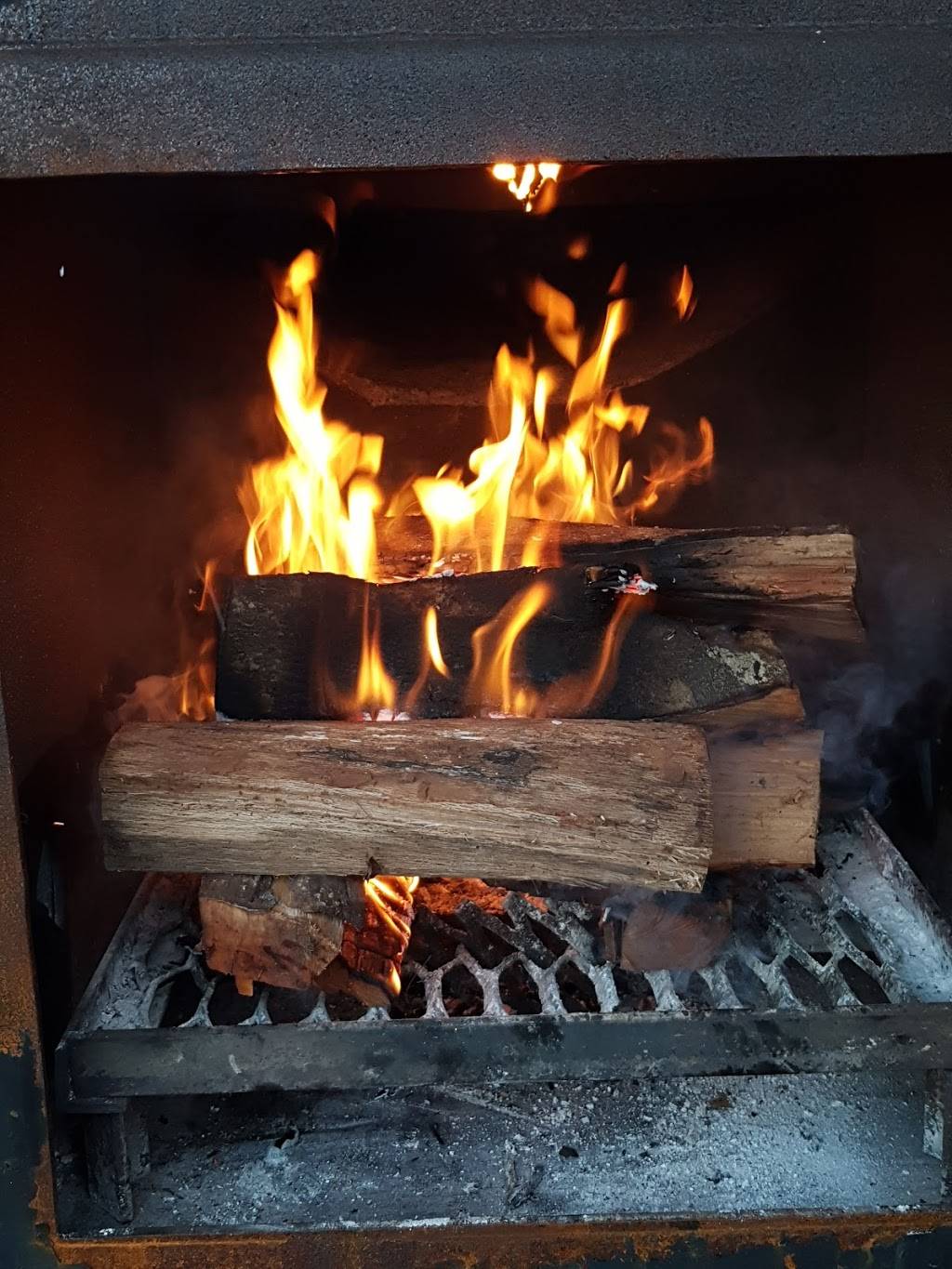 St. Vics Smoke Shack | restaurant | 1940 Conway Gardens Rd, Orlando, FL 32806, USA | 4075907638 OR +1 407-590-7638