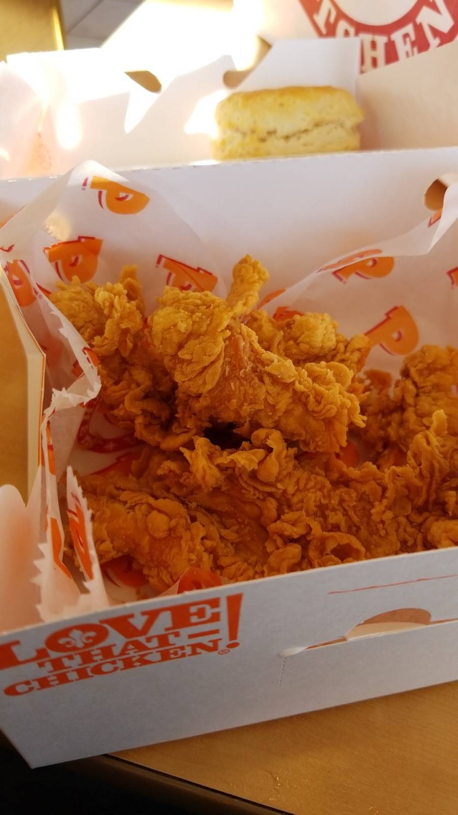 Popeyes Louisiana Kitchen | restaurant | 6350 New Hampshire Ave, Takoma Park, MD 20912, USA | 3012702601 OR +1 301-270-2601