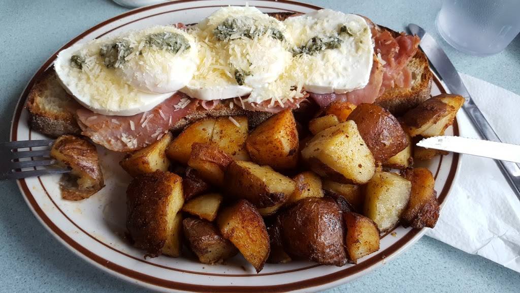 Triangle Diner LLC | restaurant | 400 Maple Ave, Saratoga Springs, NY 12866, USA | 5185836368 OR +1 518-583-6368