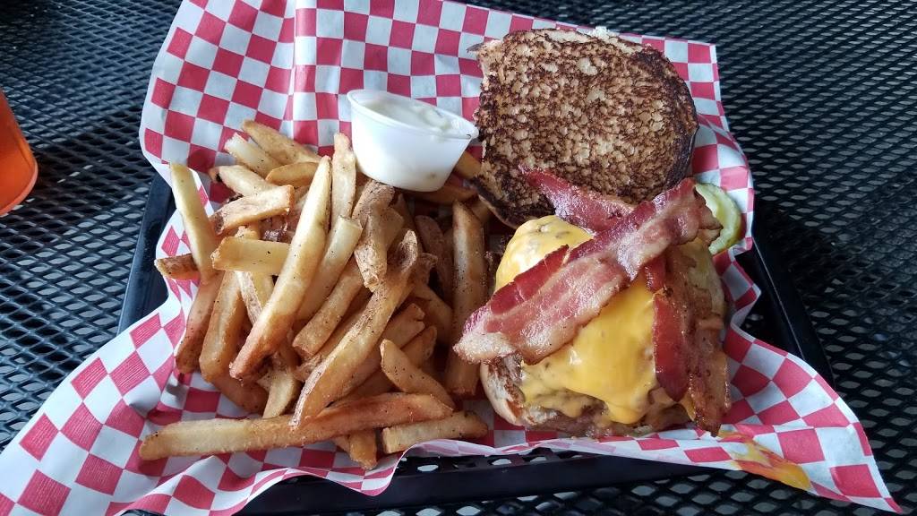 Chandlers Burger Bistro | restaurant | 6135 Cleves Warsaw Pike, Cincinnati, OH 45233, USA | 5139410823 OR +1 513-941-0823