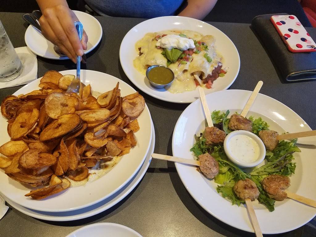 Mantra Bar & Grille | restaurant | 6913 Maple St, Omaha, NE 68104, USA | 4029331666 OR +1 402-933-1666