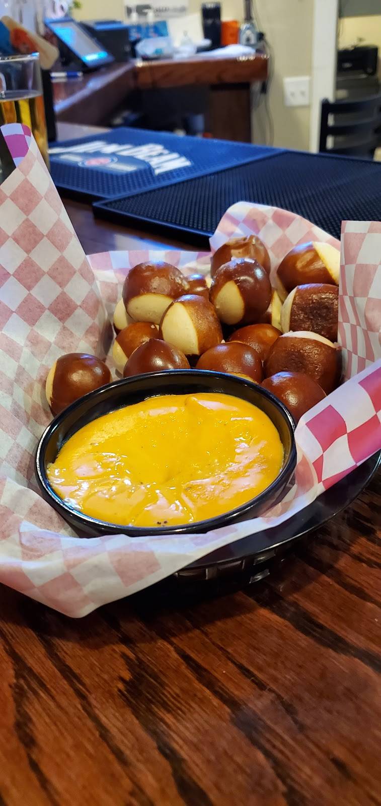 Nederlanders Tap & Golf - Pella | restaurant | 514 Main St, Pella, IA 50219, USA | 6416211614 OR +1 641-621-1614