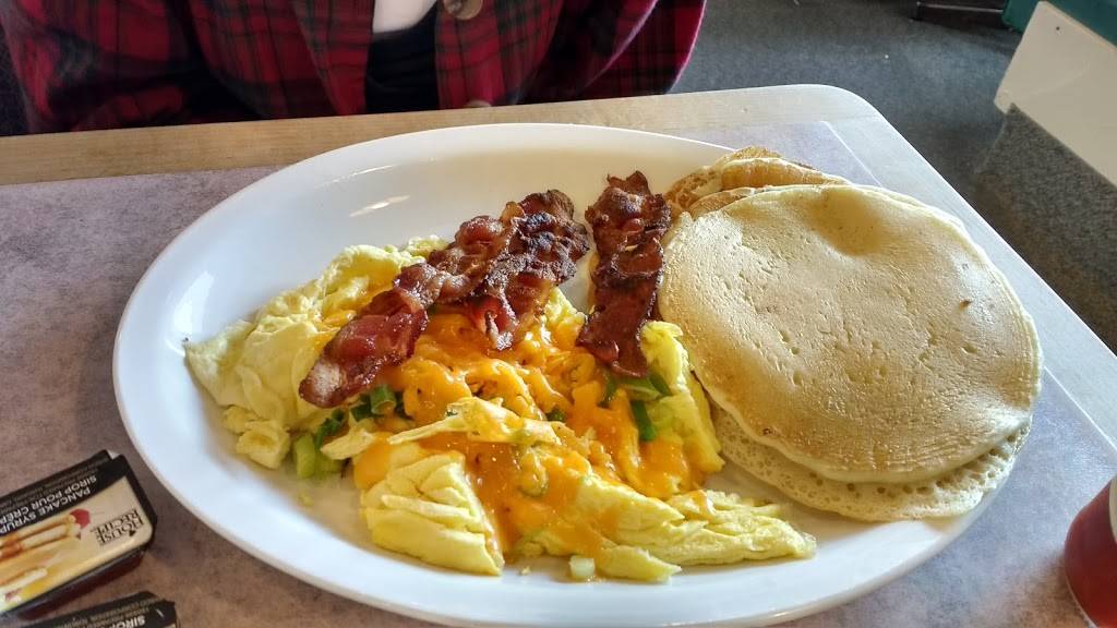 Stacy Lees Family Restaurant | restaurant | 4 McLaughlin Rd S, Brampton, ON L6Y 3B2, Canada | 9054594807 OR +1 905-459-4807