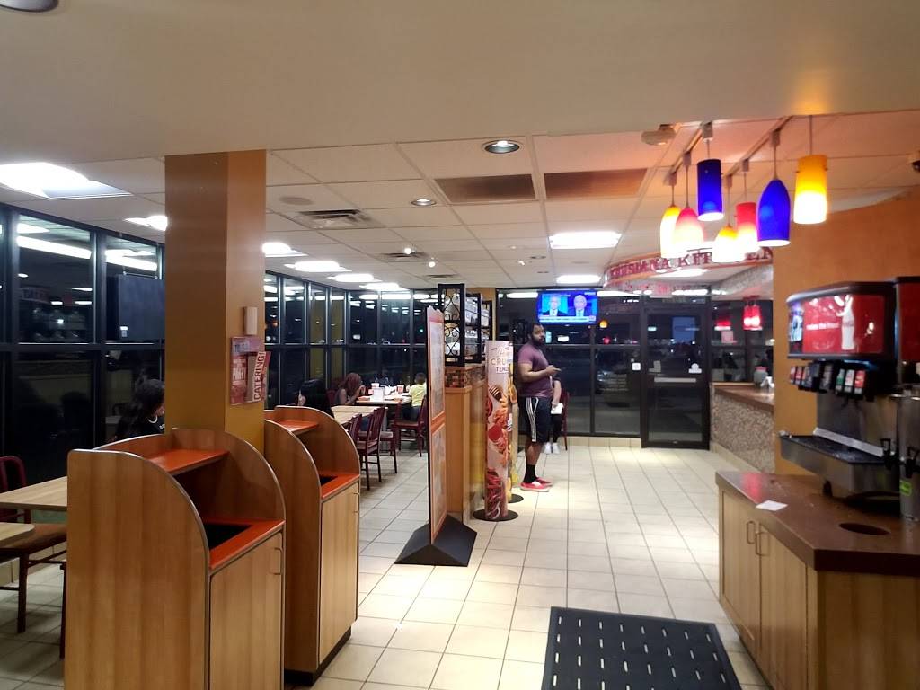 Popeyes Louisiana Kitchen | restaurant | Shop Center, Hybla Valley, 7832 Richmond Hwy, Alexandria, VA 22306, USA | 7037804251 OR +1 703-780-4251