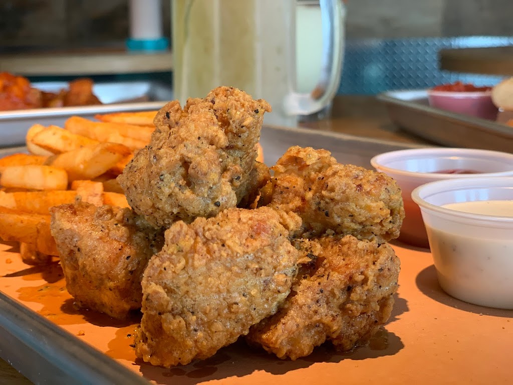 Ojos Wings y Pizza | meal takeaway | 3701 W Northwest Hwy #309, Dallas, TX 75220, USA | 4698093064 OR +1 469-809-3064