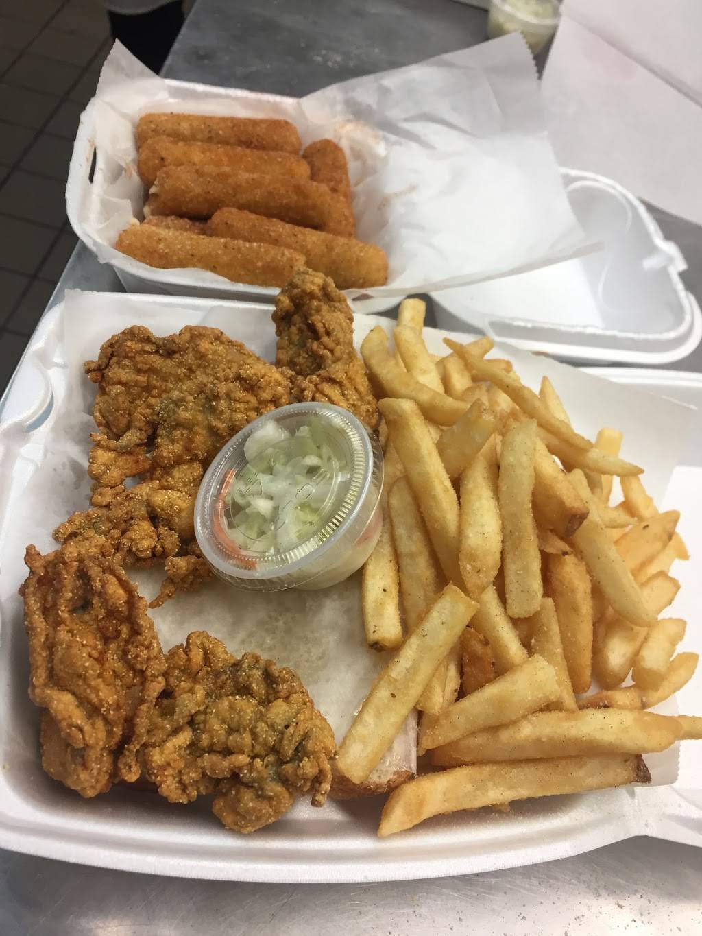 Sharks Fish & Chicken | restaurant | 855 W 87th St, Chicago, IL 60620, USA | 7739943110 OR +1 773-994-3110