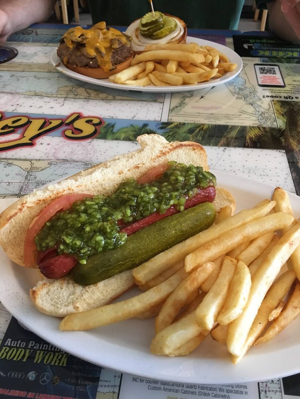 Courtneys restaurant and ice cream | restaurant | 8855 SE Bridge Rd, Hobe Sound, FL 33455, USA | 7725464093 OR +1 772-546-4093