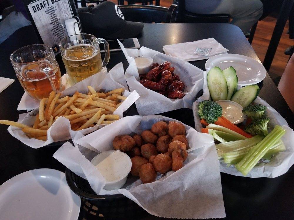 Challengers Sports Bar | restaurant | 12161 E Iliff Ave, Aurora, CO 80014, USA | 3037505558 OR +1 303-750-5558
