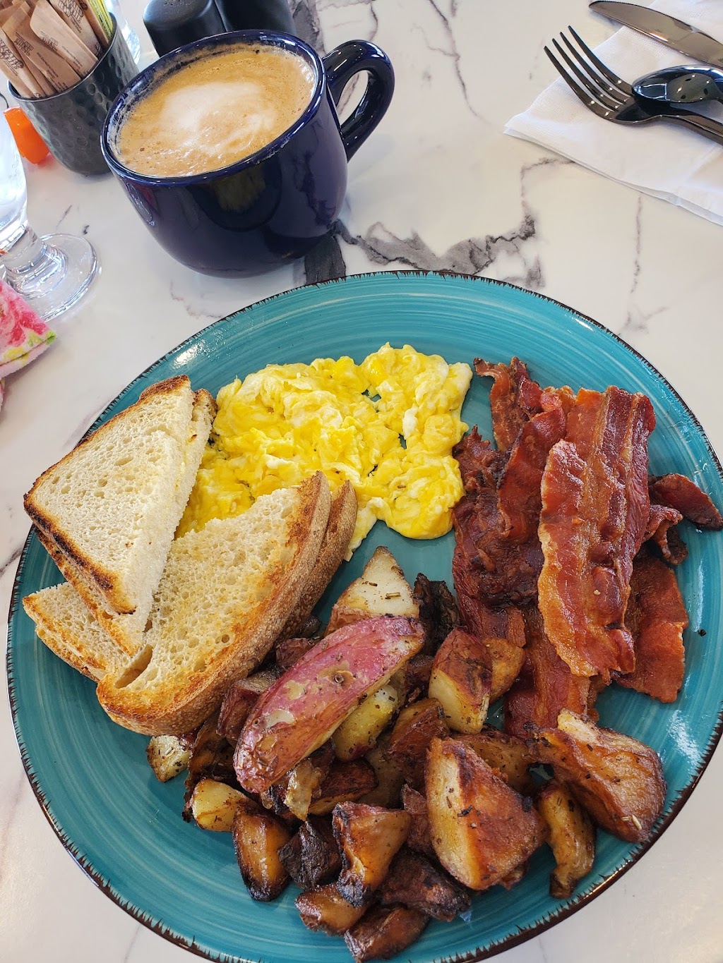 Cafe Sophie | restaurant | Montgomery County Airpark, 7940 Airpark Rd, Gaithersburg, MD 20879, USA | 2402614189 OR +1 240-261-4189