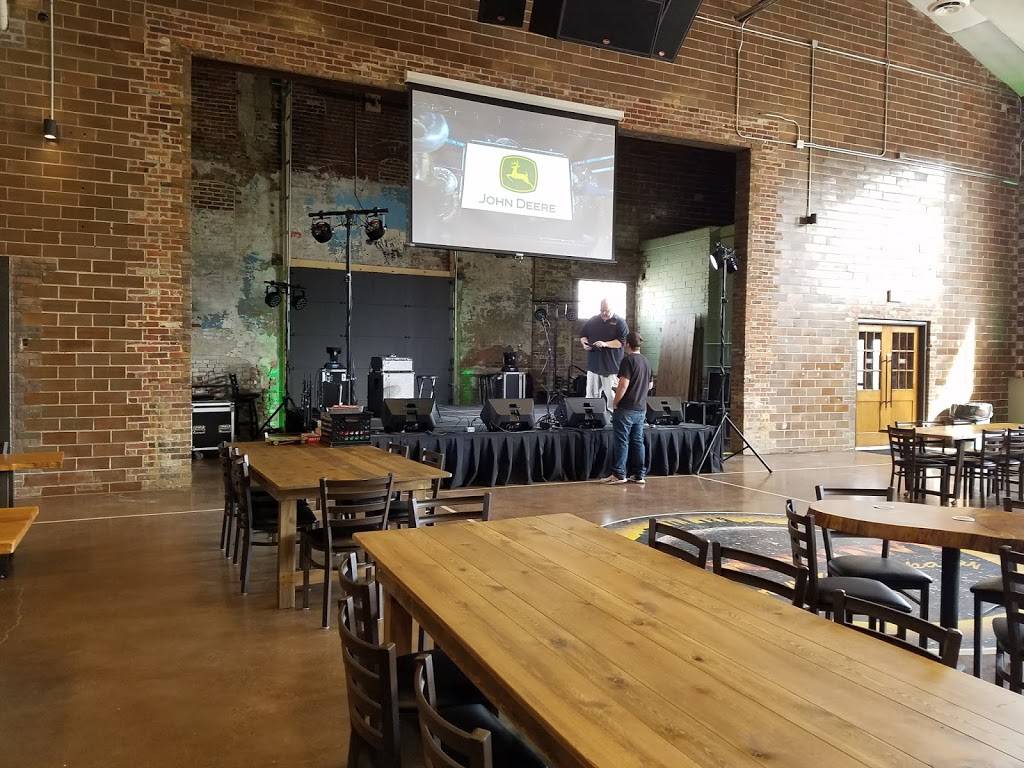 Moontown Brewing Company | restaurant | 345 S Bowers St, Whitestown, IN 46075, USA | 3177693880 OR +1 317-769-3880