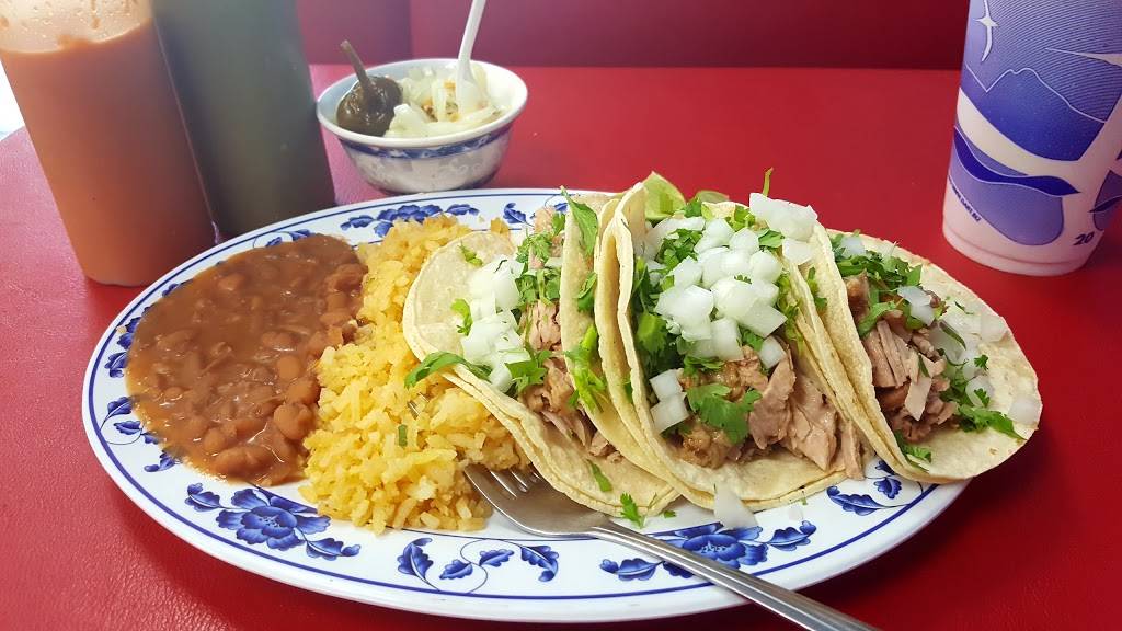 Tacos Carnitas Lindo Michoacan | restaurant | 26498 Base Line St, Highland, CA 92346, USA | 9098632991 OR +1 909-863-2991