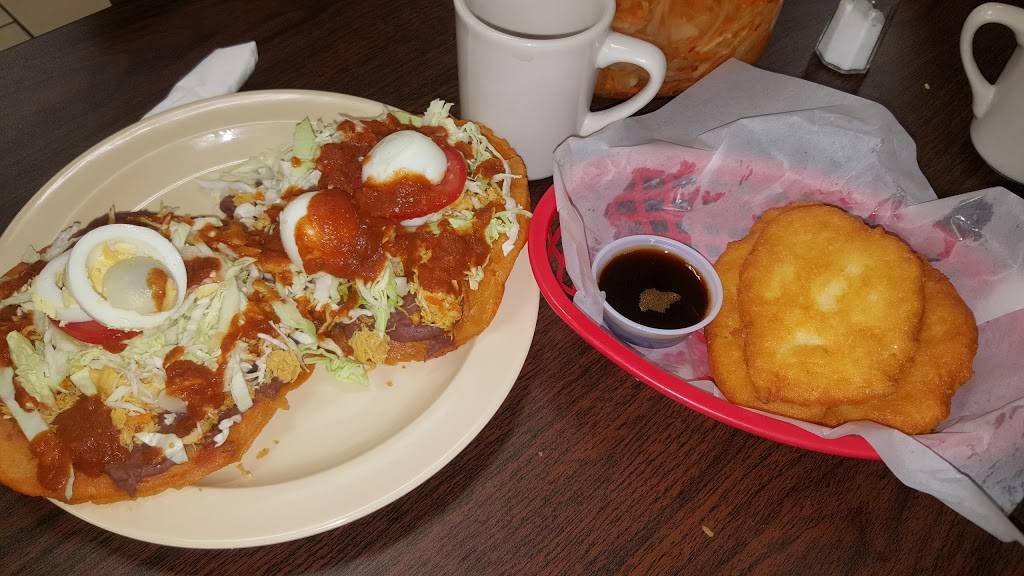 Pupuseria Y Antojitos | restaurant | 140 Fox Ave, Lewisville, TX 75067, USA | 2142224040 OR +1 214-222-4040