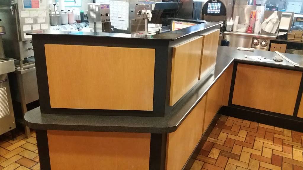 Dairy Queen Grill & Chill | restaurant | 328 N Main St, Jamestown, TN 38556, USA | 9318799293 OR +1 931-879-9293