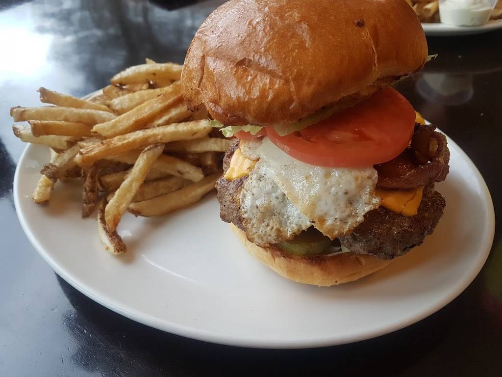 Belle Aire Restaurant | restaurant | 1270 Maple Rd, Belle Ewart, ON L0L 1C0, Canada | 7054564111 OR +1 705-456-4111