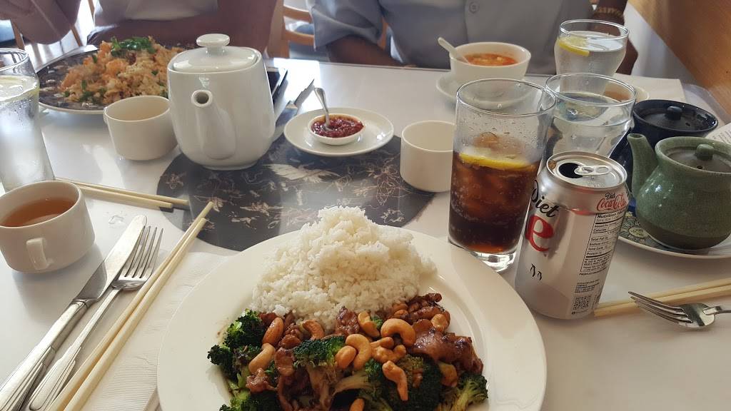 Alices | restaurant | 1599 Sanchez St, San Francisco, CA 94131, USA | 4152828999 OR +1 415-282-8999