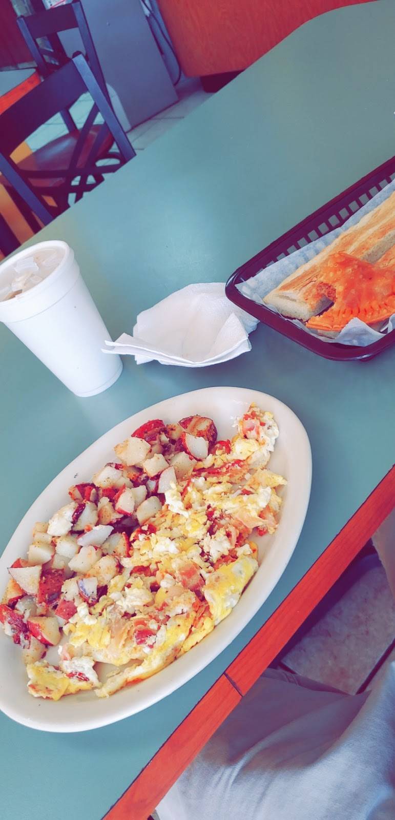 Pinos Cuban Cafe | restaurant | 6901 W Hillsborough Ave, Tampa, FL 33634, USA | 8133746590 OR +1 813-374-6590