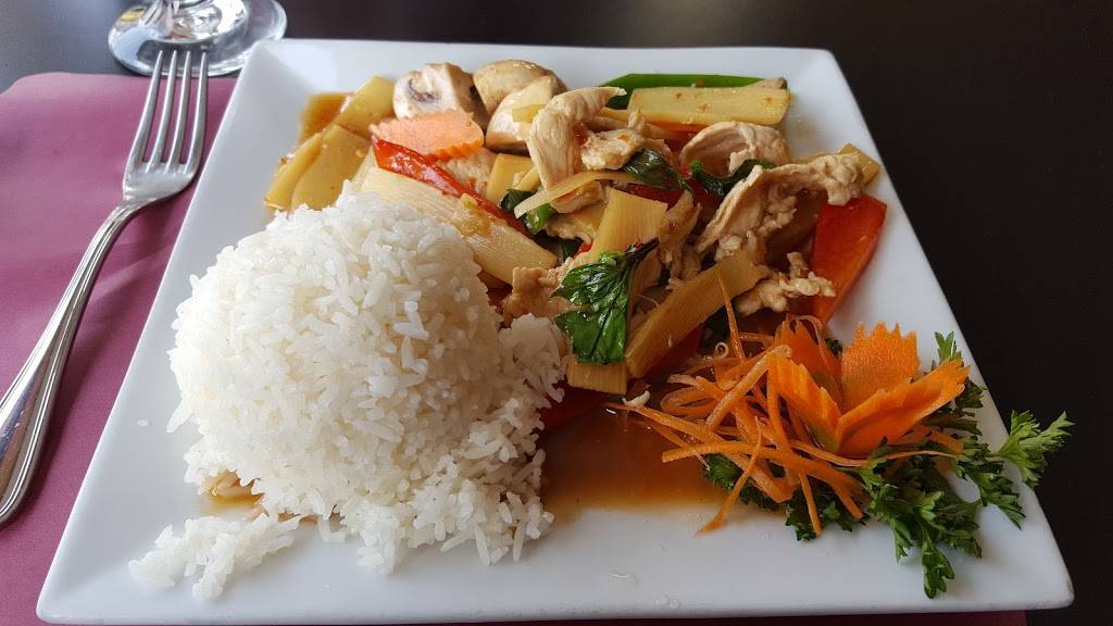 Bees Thai Cuisine | restaurant | 167 Ives St, Providence, RI 02906, USA | 4012732727 OR +1 401-273-2727