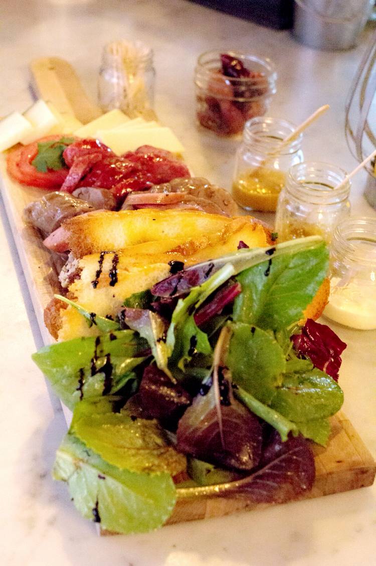 Hare & Hatter Sausage Emporium | restaurant | El Paseo Courtshops, 414 1st St E, Sonoma, CA 95476, USA | 7079348637 OR +1 707-934-8637