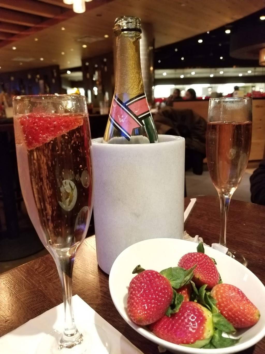 Granite City Food & Brewery | restaurant | 100 Renaissance Center Suite 1101, Detroit, MI 48243, USA | 3133099120 OR +1 313-309-9120