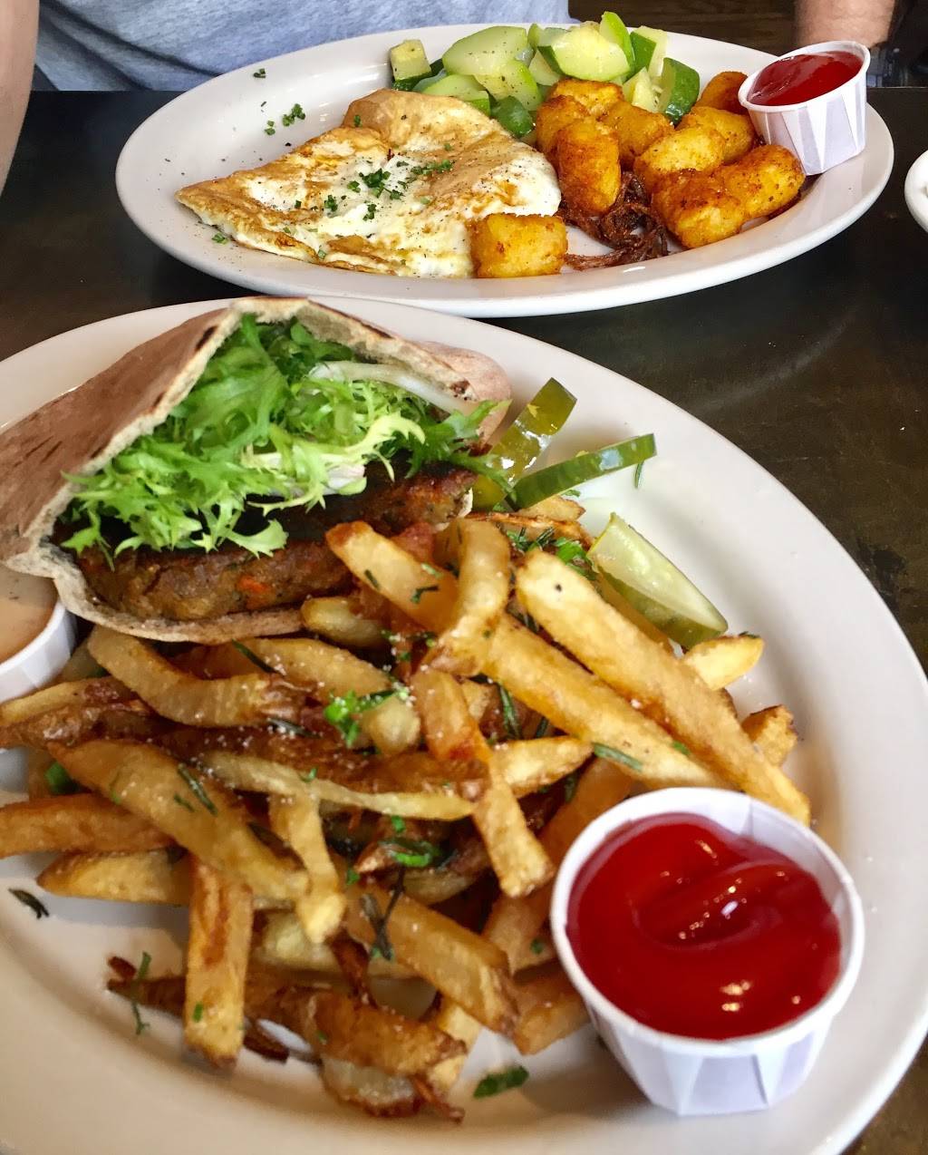 The Sparrow Tavern | restaurant | 24-01 29th St, Astoria, NY 11102, USA | 7186062260 OR +1 718-606-2260