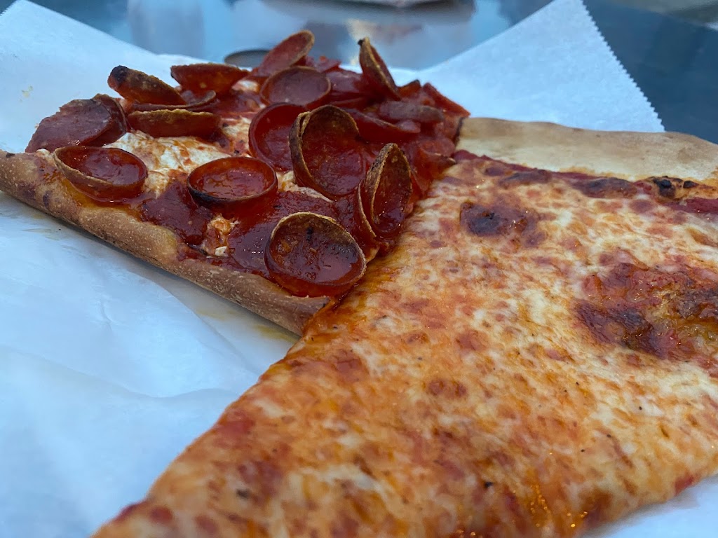 Original Square Pizza | restaurant | 2 Knickerbocker Ave, Brooklyn, NY 11237, USA | 9087689261 OR +1 908-768-9261