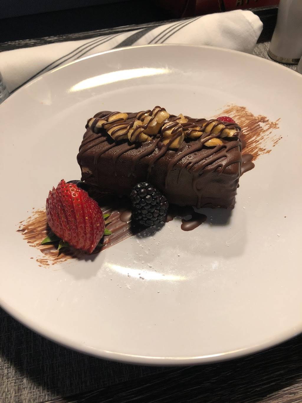 Palette Bar and Grill | restaurant | 901 E Washington Ave, Madison, WI 53703, USA | 6084558520 OR +1 608-455-8520