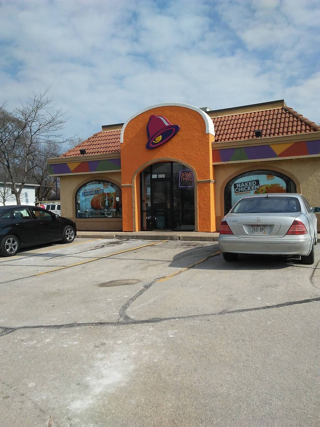 Taco Bell | meal takeaway | 6268 S 27th St, Milwaukee, WI 53221, USA | 4147613335 OR +1 414-761-3335
