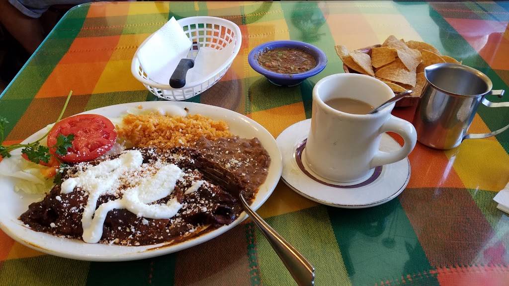 El Huarachito | restaurant | 3010 N Broadway, Los Angeles, CA 90031, USA | 3232230476 OR +1 323-223-0476