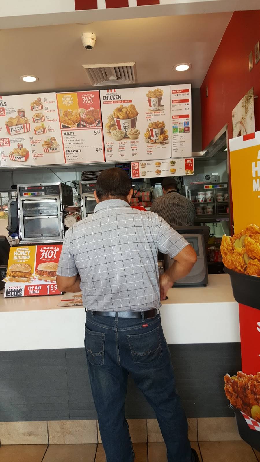 KFC | restaurant | 8201 N Florida Ave, Tampa, FL 33604, USA | 8139908258 OR +1 813-990-8258