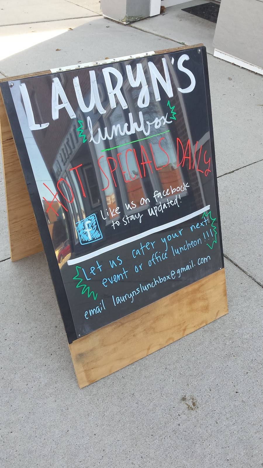 Lauryns Lunchbox | restaurant | 18 N 3rd St, Clear Lake, IA 50428, USA | 6413556392 OR +1 641-355-6392