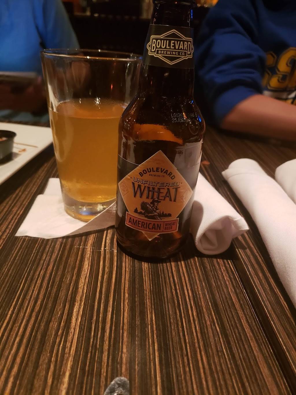 Bossanova | restaurant | 112 W 3rd St, Alton, IL 62002, USA | 6184621175 OR +1 618-462-1175