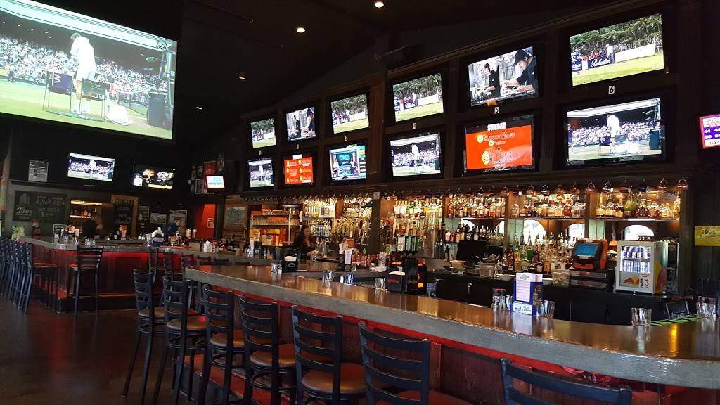 Uptown Grille | restaurant | 3100 E West Maple Rd, Commerce Charter Twp, MI 48390, USA | 2489603344 OR +1 248-960-3344