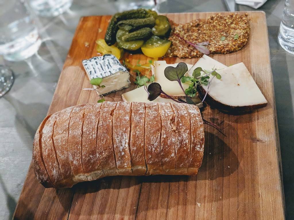 The Confident Rabbit | restaurant | 309 William St, Fredericksburg, VA 22401, USA | 5403719999 OR +1 540-371-9999