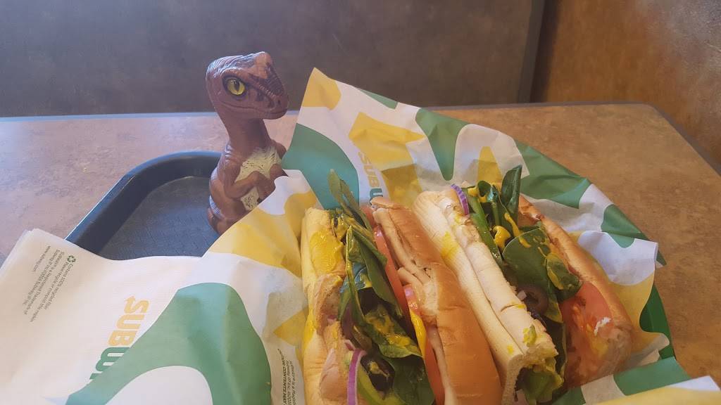 Subway | restaurant | 33333 Vine St, Eastlake, OH 44095, USA | 4409466133 OR +1 440-946-6133