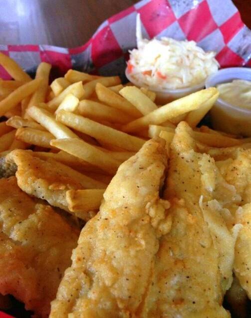 Beachcomber Bar & Grill | restaurant | 2836 Fond Du Lac Rd, Oshkosh, WI 54902, USA | 9202302836 OR +1 920-230-2836