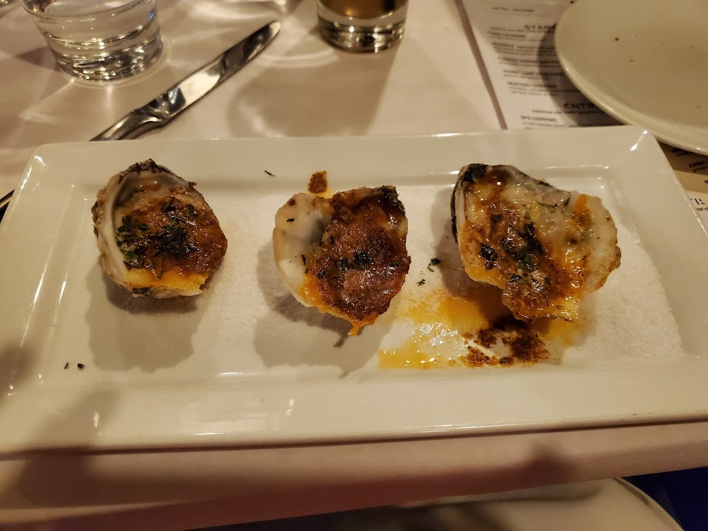 Jax Fish House & Oyster Bar | restaurant | 4814 Roanoke Pkwy, Kansas City, MO 64112, USA | 8164377940 OR +1 816-437-7940