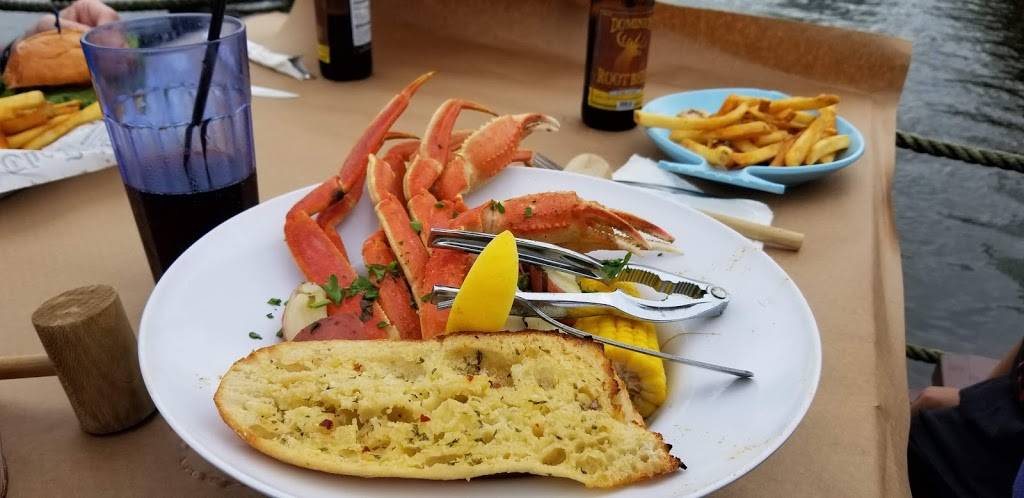 Skippers Pier Restaurant & Dock Bar | restaurant | 6158 Drum Point Rd, Deale, MD 20751, USA | 4108677110 OR +1 410-867-7110