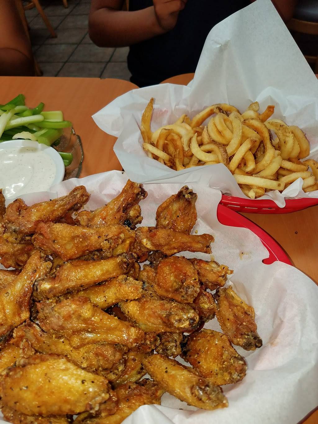 Hot Wings Cafe | cafe | 89 E Colorado Blvd, Pasadena, CA 91105, USA | 6264499055 OR +1 626-449-9055