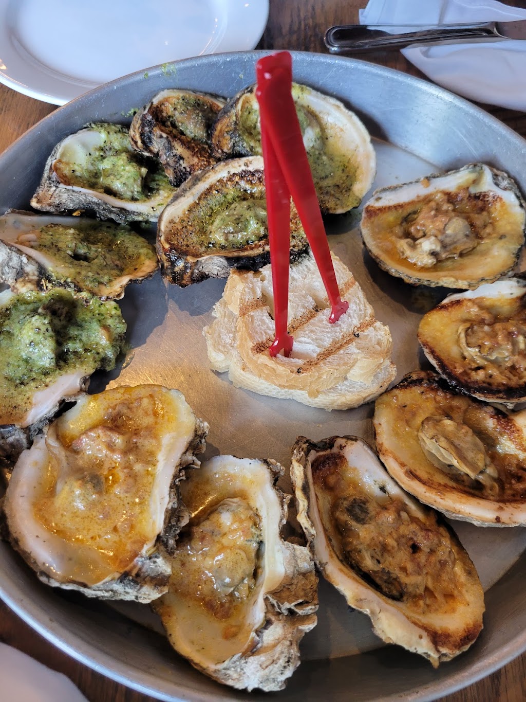 Slick Lips Seafood & Oyster House | restaurant | 140 Fishermans Cove, Miramar Beach, FL 32550, USA | 8503475060 OR +1 850-347-5060