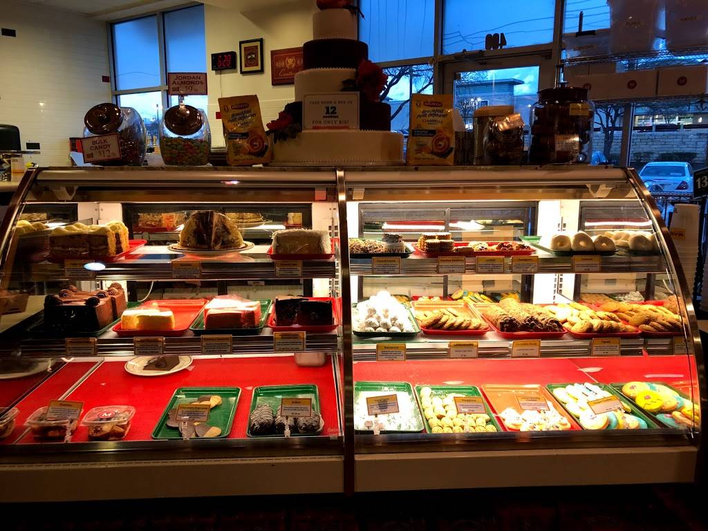 Mandolas Italian | restaurant | 12815 Shops Pkwy #400, Bee Cave, TX 78738, USA | 5126008500 OR +1 512-600-8500