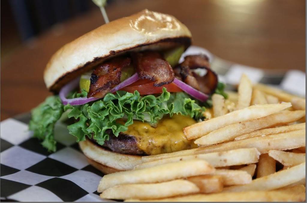 The Factory Pub n Grub | restaurant | 103 W 3rd St, Sterling, IL 61081, USA | 8155489550 OR +1 815-548-9550