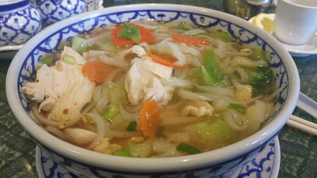 Siam Smile Thai Cuisine | restaurant | 1907 W Magnolia Blvd, Burbank, CA 91506, USA | 8185585051 OR +1 818-558-5051