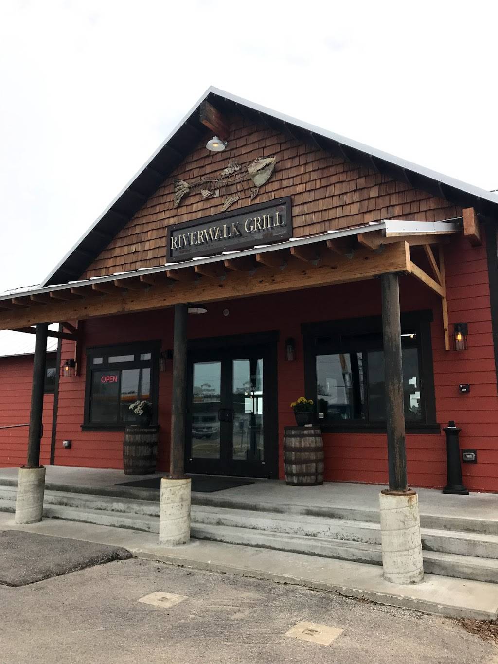 Riverwalk Grill and Taproom | restaurant | 106 Ames St, Elk Rapids, MI 49629, USA | 2312640377 OR +1 231-264-0377
